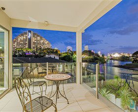 Riviera Waters At Vogue Holiday Homes - Melbourne 4u 2