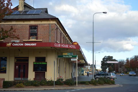 Club House Hotel - Melbourne 4u 1