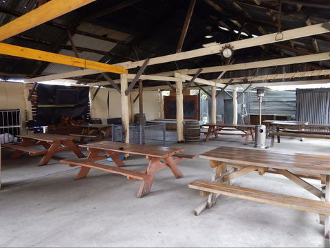 Club House Hotel - Melbourne 4u 3