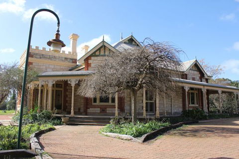 Cockburn House - Accommodation Melbourne 1