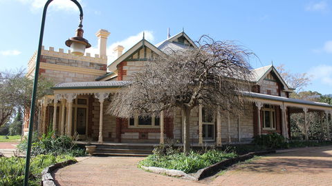 Cockburn House - Accommodation Melbourne 0