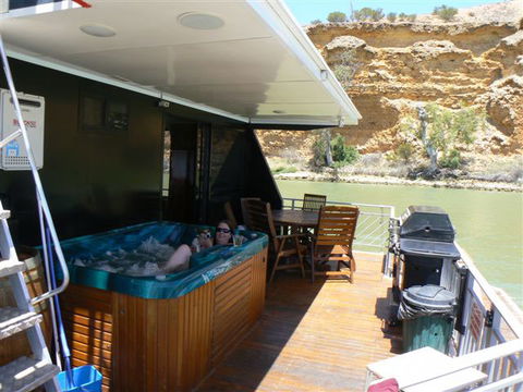Takeme2 Houseboat - Melbourne 4u 4