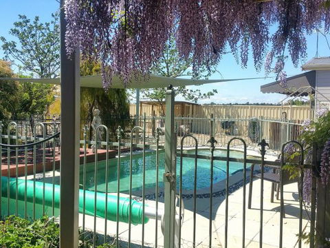 Must Love Dogs B&B And Self-Contained Cottage - Accommodation Melbourne 0