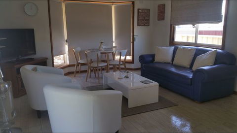 Must Love Dogs B&B And Self-Contained Cottage - Accommodation Melbourne 9