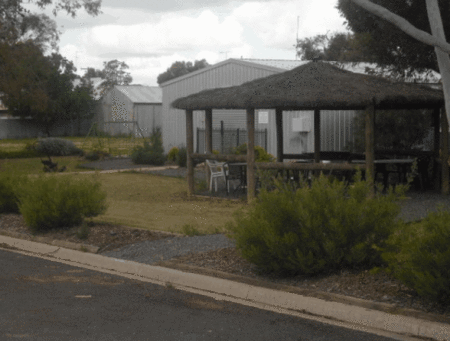Rainbow Motor Lodge Pot Of Gold - Accommodation Melbourne 2