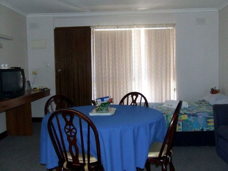 Beachport Motor Inn - Accommodation Melbourne 1