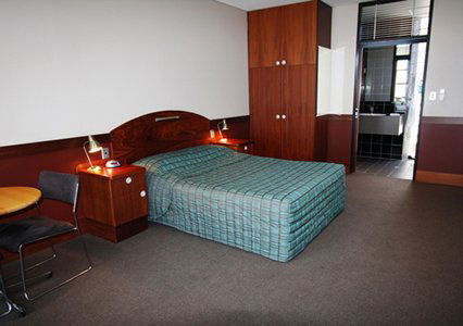 Highlander Hotel Bar Kitchen Rooftop - Accommodation Melbourne 1