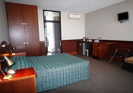 Highlander Hotel Bar Kitchen Rooftop - Accommodation Melbourne 2