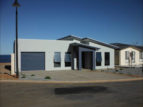 Coastal Getaway - Accommodation Melbourne 0