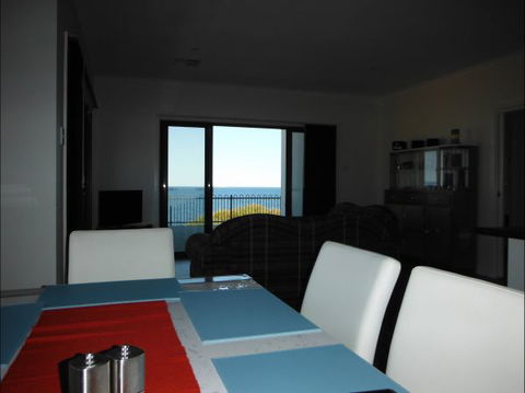 Coastal Getaway - Accommodation Melbourne 1