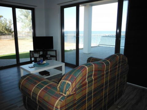 Coastal Getaway - Accommodation Melbourne 3