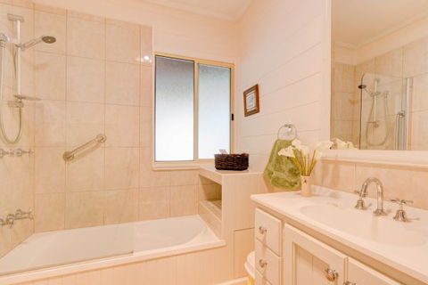 All About Me Bed And Breakfast - Melbourne 4u 3