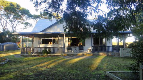 Arties Cottage Accommodation - Melbourne 4u 0