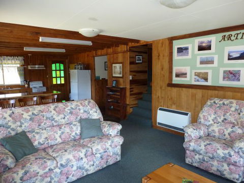 Arties Cottage Accommodation - Melbourne 4u 1