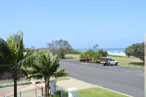 Breakers 1 / 5 At Yamba - Accommodation Melbourne 0