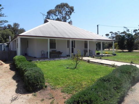 Great Grandpa Henry Retreat - Accommodation Melbourne 0