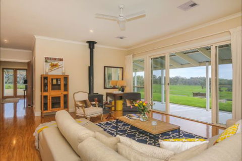 Jura House - Accommodation Melbourne 2