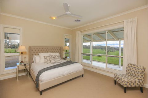 Jura House - Accommodation Melbourne 5