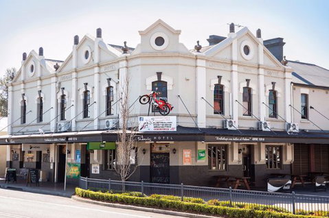 Pedens Hotel - Accommodation Melbourne 0