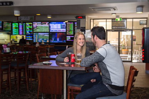 Pedens Hotel - Accommodation Melbourne 1