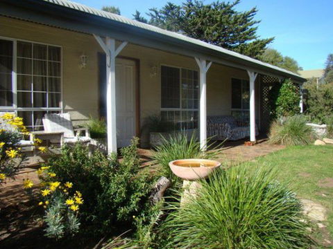 Peppertree Cottage - Accommodation Melbourne 0