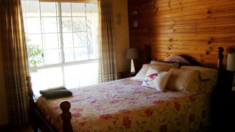 Peppertree Cottage - Accommodation Melbourne 2