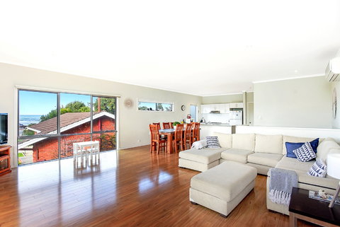 Ariadne - A Hop Skip And A Jump To The Beach With Sea Views - Accommodation Melbourne 3