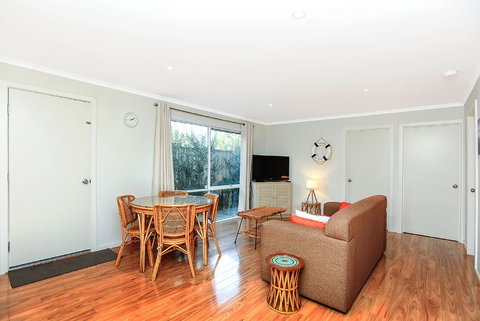 Ariadne - A Hop Skip And A Jump To The Beach With Sea Views - Accommodation Melbourne 5