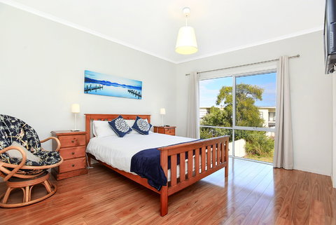 Ariadne - A Hop Skip And A Jump To The Beach With Sea Views - Accommodation Melbourne 6