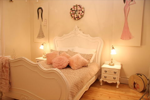 Azalea Cedar-Rose Villa - Melbourne 4u 1