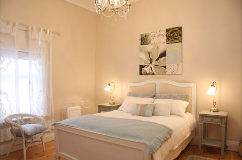 Azalea Cedar-Rose Villa - Melbourne 4u 2