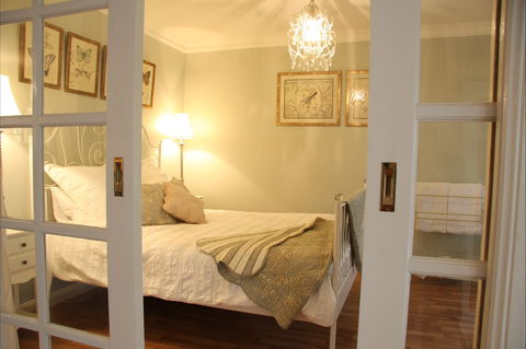 Azalea Cedar-Rose Villa - Melbourne 4u 3