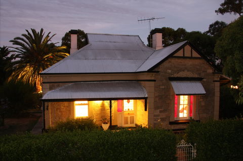 Azalea Cedar-Rose Villa - Melbourne 4u 7