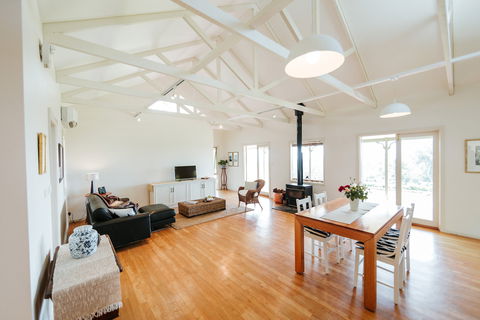 Yellow Dog Cottage - Accommodation Melbourne 4