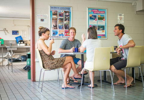Airlie Beach YHA - Melbourne 4u 5