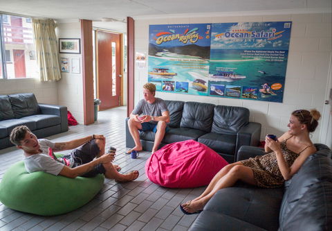 Airlie Beach YHA - Melbourne 4u 8