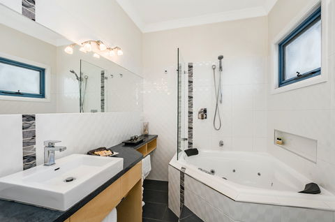 Seascape Accommodation - Melbourne 4u 3