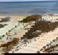 Sittin on the Beach - Accommodation Melbourne