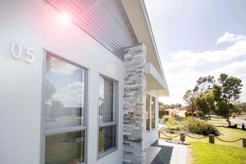 Brock's Base Wellington East - Melbourne 4u 0
