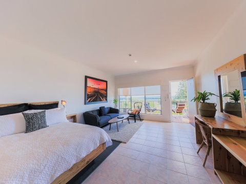 COAST Motel & Apartments - Accommodation Melbourne 0