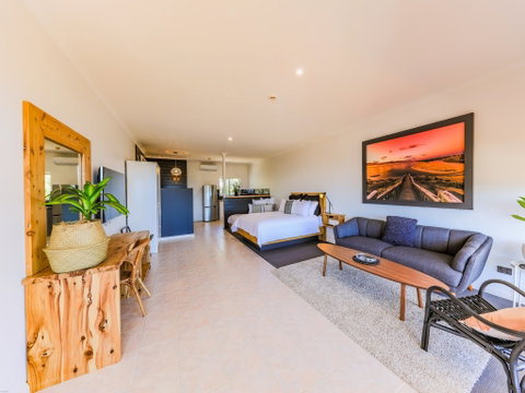 COAST Motel & Apartments - Accommodation Melbourne 1