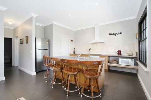 River Verse - Accommodation Melbourne 2