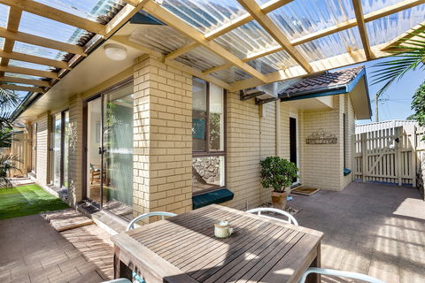 Shearwater At Shoal Bay Cottage One - Dogs Welcome! - Accommodation Melbourne 2