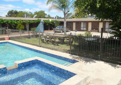 Sportsman Inn Motel - Accommodation Melbourne 0