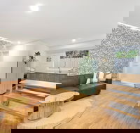 Sunset Beach - Surfside - Accommodation Melbourne
