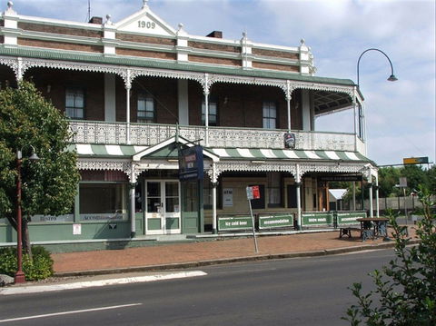Thunderbolt Inn (aka The Bottom Pub!) - Melbourne 4u 0