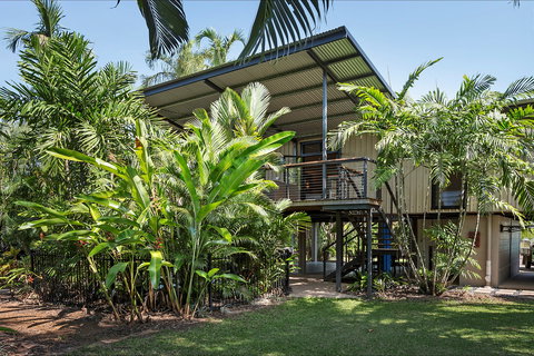 Villa Frangipani - Accommodation Melbourne 0