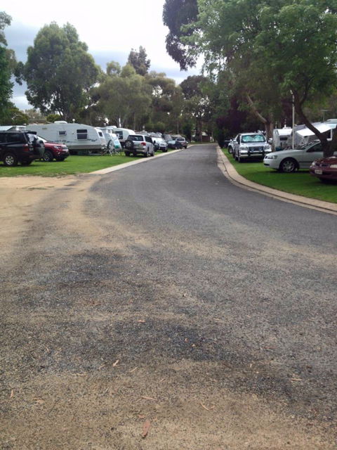 Young Caravan Tourist Park - Melbourne 4u 2