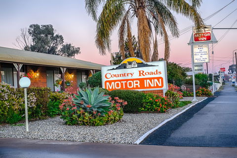 Country Roads Motor Inn - Accommodation Melbourne 0