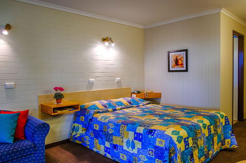 Country Roads Motor Inn - Accommodation Melbourne 1